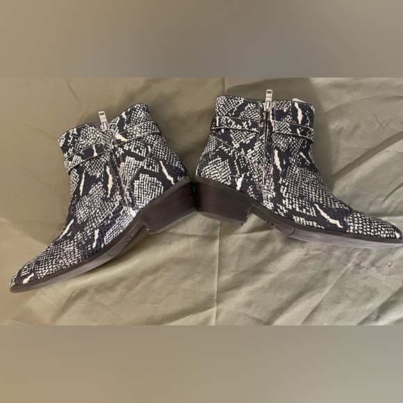 Coach Women’s Dylan Horse-And-Carriage Leather Booties Size 7.5  EUC - Picture 3 of 6